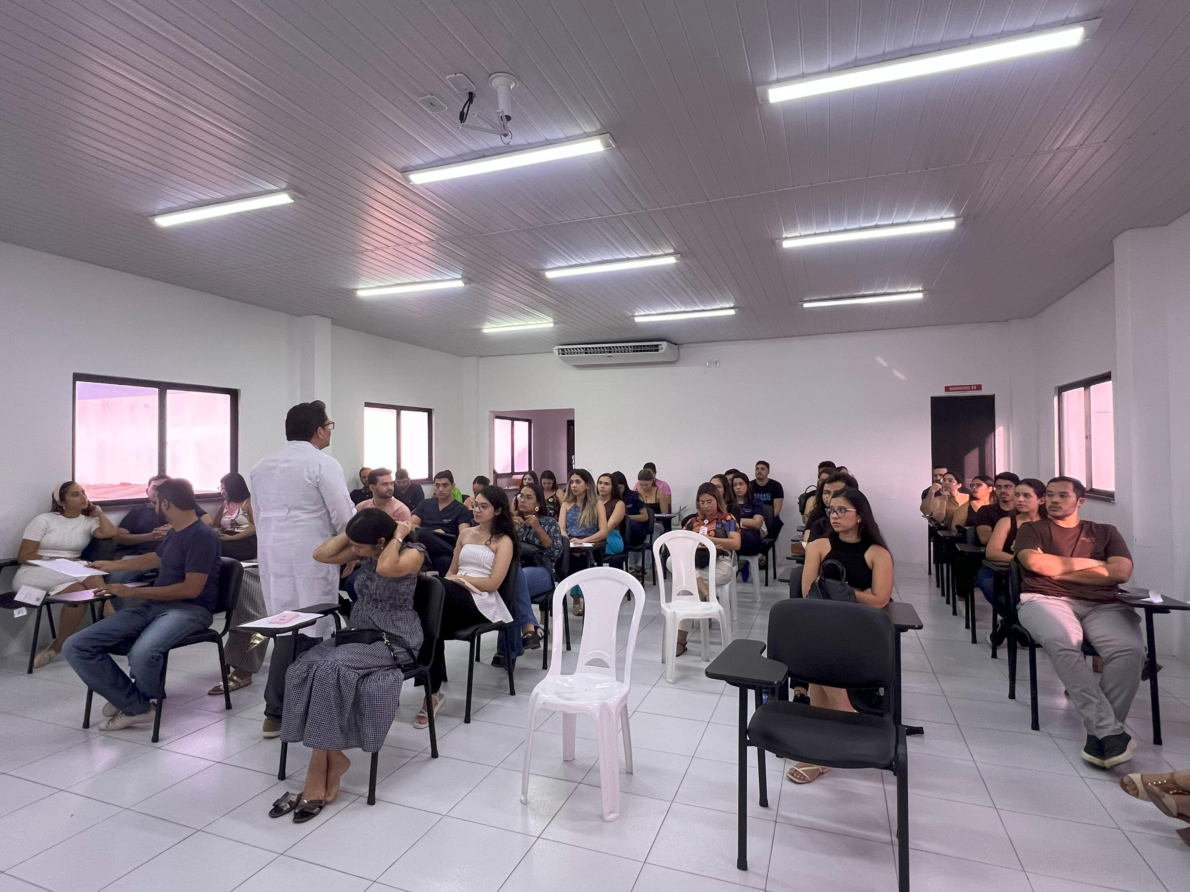 Acadêmicos de Medicina são acolhidos para o início do Internato no HMB