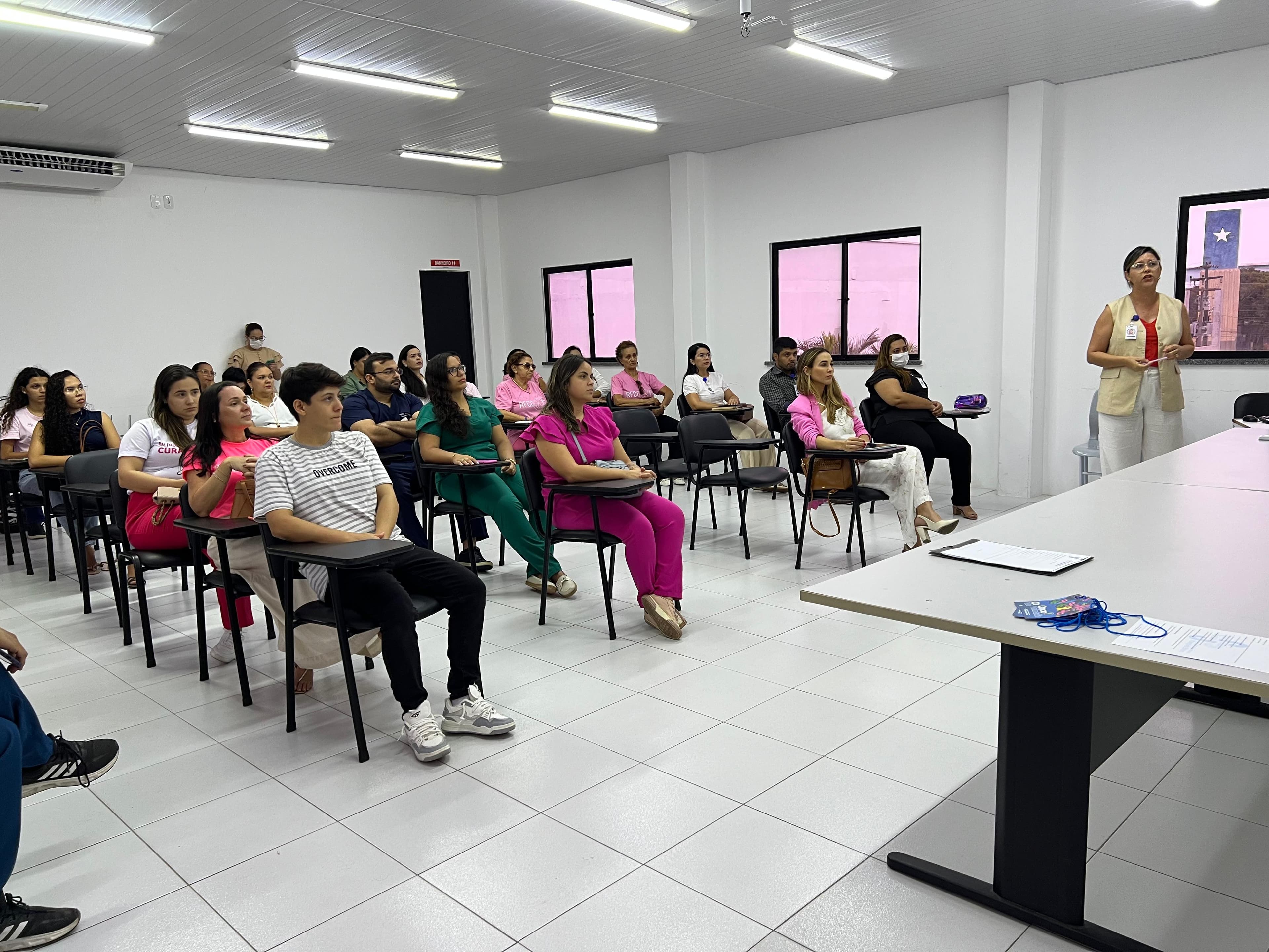 Voluntários são treinados no HMB para atuarem com pacientes em tratamento de câncer